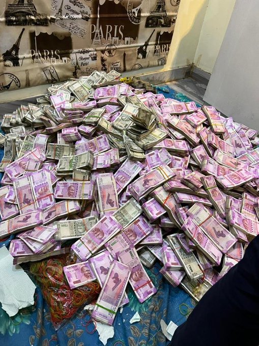 West Bengal News: पार्थ चटर्जी की करीबी के एक और ठिकाने से मिले करोड़ों रुपये,