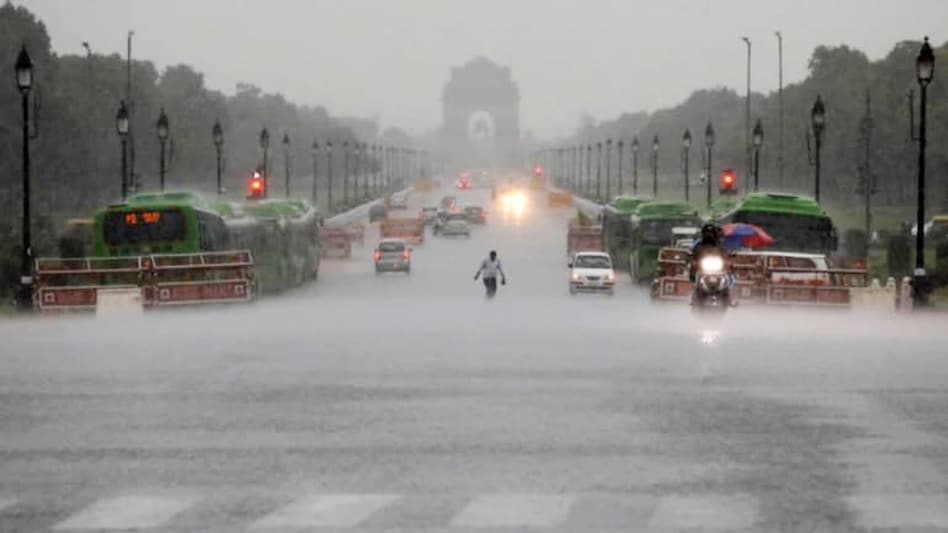 Delhi Rains: दिल्ली एनसीआर में झमाझम बारिश से लोगो को राहत, Delhi rain news