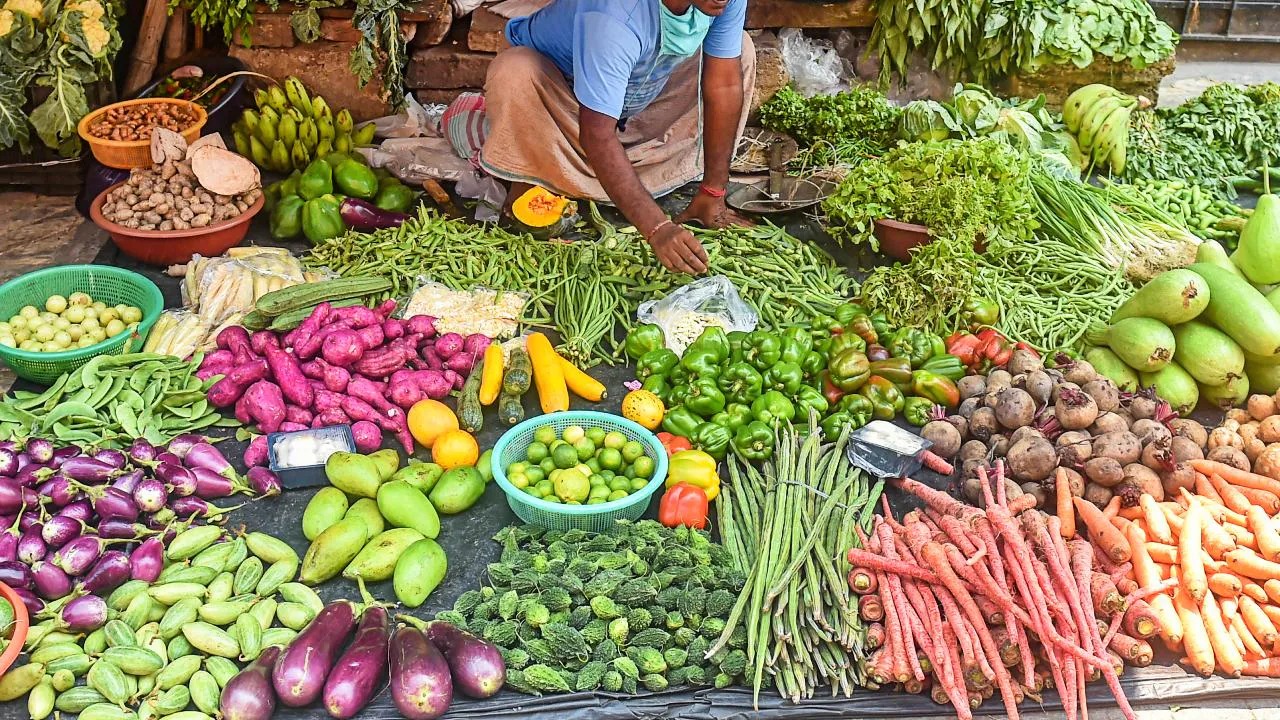 Haryana News Today Hindi, आर्थिक मंदी और महंगी सब्जियों ने बिगाड़ा आमजन..