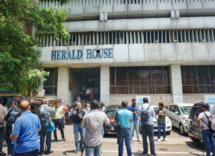 Breaking today hindi, ईडी ने नेशनल हेराल्ड स्थित यंग इंडिया के दफ्तर को..... | Live