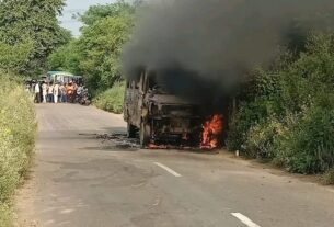Harayana Ke Taja Samachar, निजी स्कूल बस में आग लगने से धूं-धूंकर जली.....
