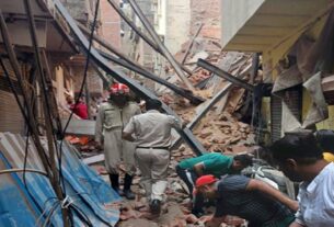 Delhi Building Collapse, आजाद मार्केट में निर्माणाधीन बिल्डिंग गिरने से 3 की मौत...
