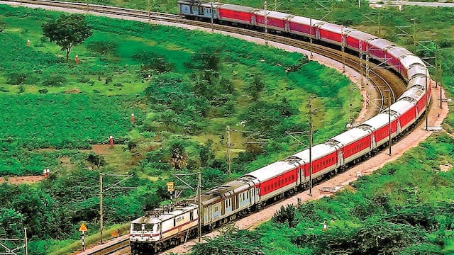 Pooja special train, रेल यात्रियों को मिला तोहफा,पूजा स्पेशल ट्रैन में कर पाएंगे सफर.