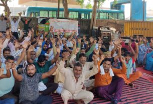 Latest news hindi, नगर परिषद कर्मचारी फिर से भूख हड़ताल पर, काली दीवाली......