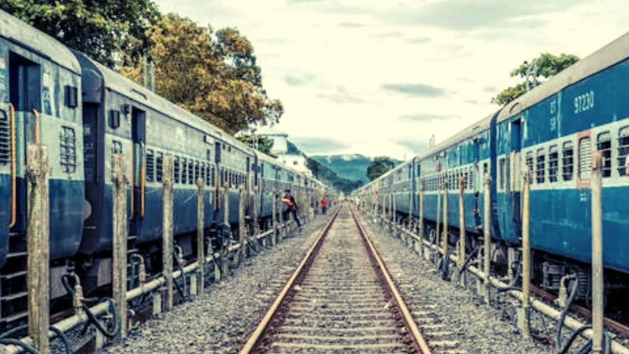 Indian Railway, त्योहारी सीजन में यात्रियों को मिला बड़ा तोहफा,यात्रा करना होगा....