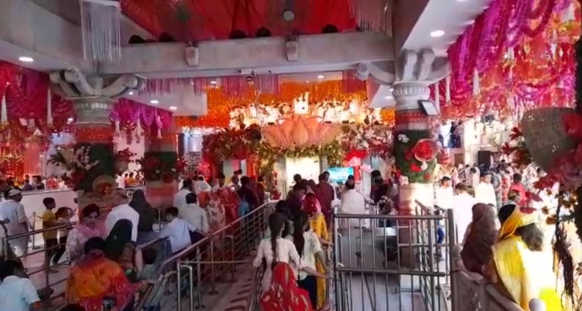 Happy Navratri 2022 Wishes, शारदीय नवरात्री पर मंदिरों में लगा भक्तों का तातां...