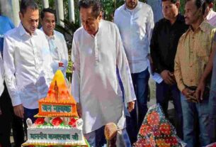 CM kamal nath birthday, पूर्व सीएम कमलनाथ के केक काटने से मचा सियासी बवाल.