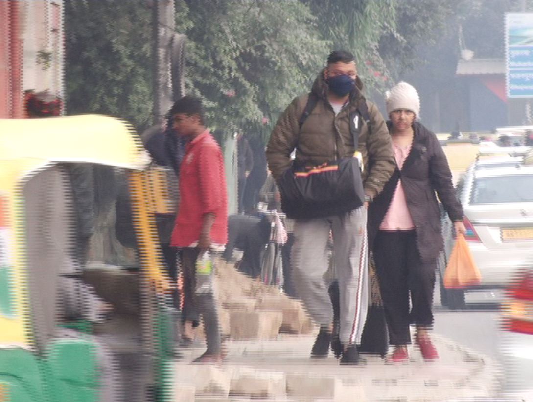Delhi news, राजधानी दिल्ली में तापमान में गिरावट के साथ ही ठण्ड ने दी दस्तक.....