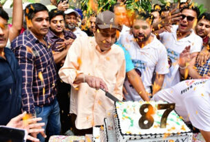 Dharmendra birthday, 87वां जन्मदिन मना रहे धर्मेंद्र ने फैंस के साथ काटा बर्थडे केक....