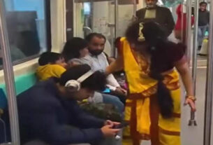 Manjulika in Noida Metro, मेट्रो में पहुंची मंजुलिका, यात्रियों के छूटे पसीने...... | live,