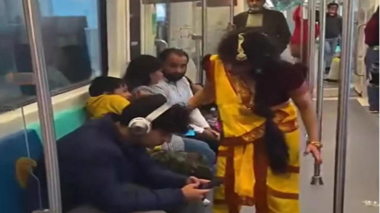 Manjulika in Noida Metro, मेट्रो में पहुंची मंजुलिका, यात्रियों के छूटे पसीने...... | live,