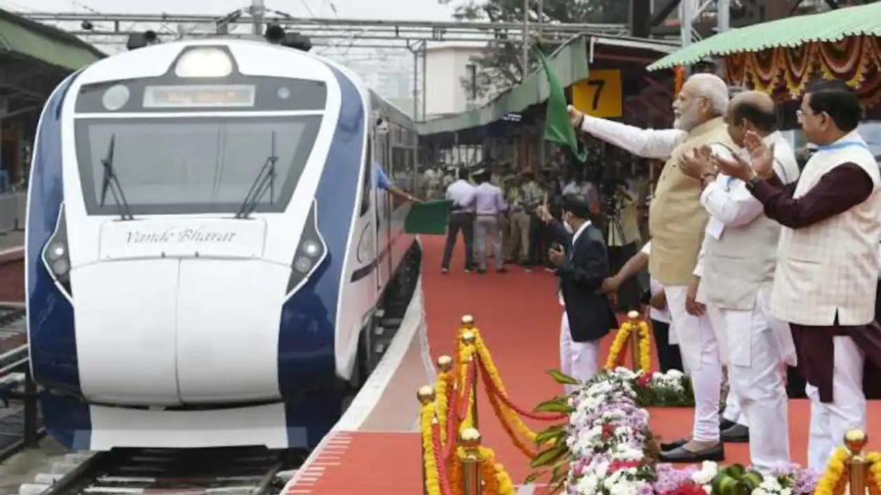 Vande Bharat Express, देश को मिली 8वीं वंदे भारत ट्रेन, 8 घंटे में 700 KM भरेगी ...
