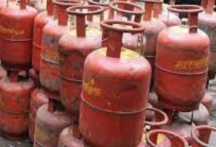 LPG Gas Cylinder price , होली से पहले रसोई पर मंहगाई की मार, 50 रुपए...Totaltv,