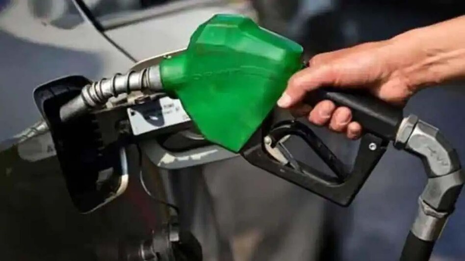 Today petrol Diesel Rate, कच्चे तेल में गिरावाट जारी, क्या बदल जाएंगे डीजल और