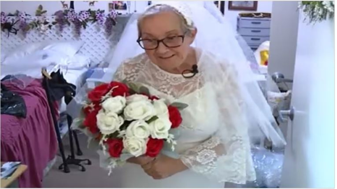 married to herself,77 साल की महिला ने रचाई शादी, महिला बोली करुंगी नई शुरुआत