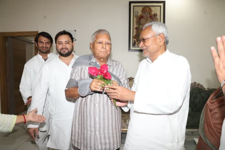 Lalu and Nitish suddenly met before the opposition meeting