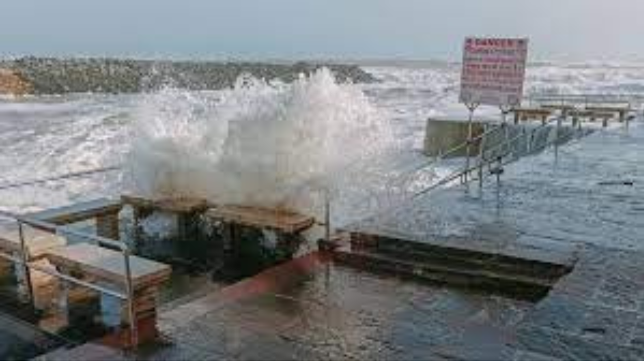  cyclone Biparjoy Effects,चक्रवात बिपरजॉय का दिखा असर, गुरात से महाराष्ट्र तक..