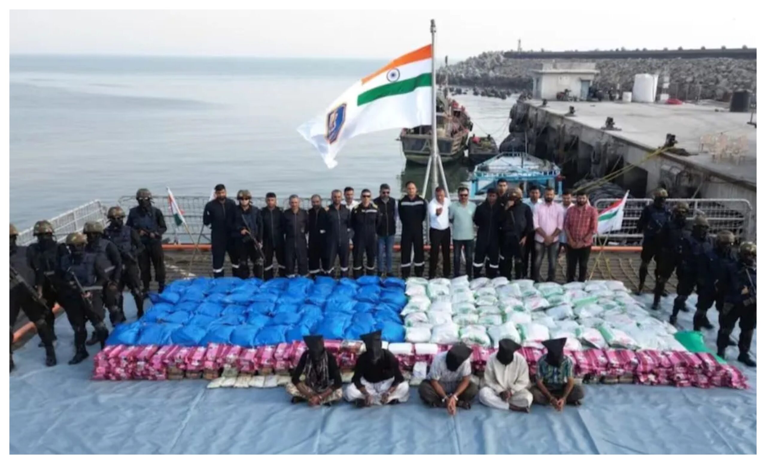 Gujarat: Indian Navy seized 3,300 kg of drugs, 5 arrested, Home Minister Amit Shah congratulated on seizure of 3,300 kg drugs in hindi news