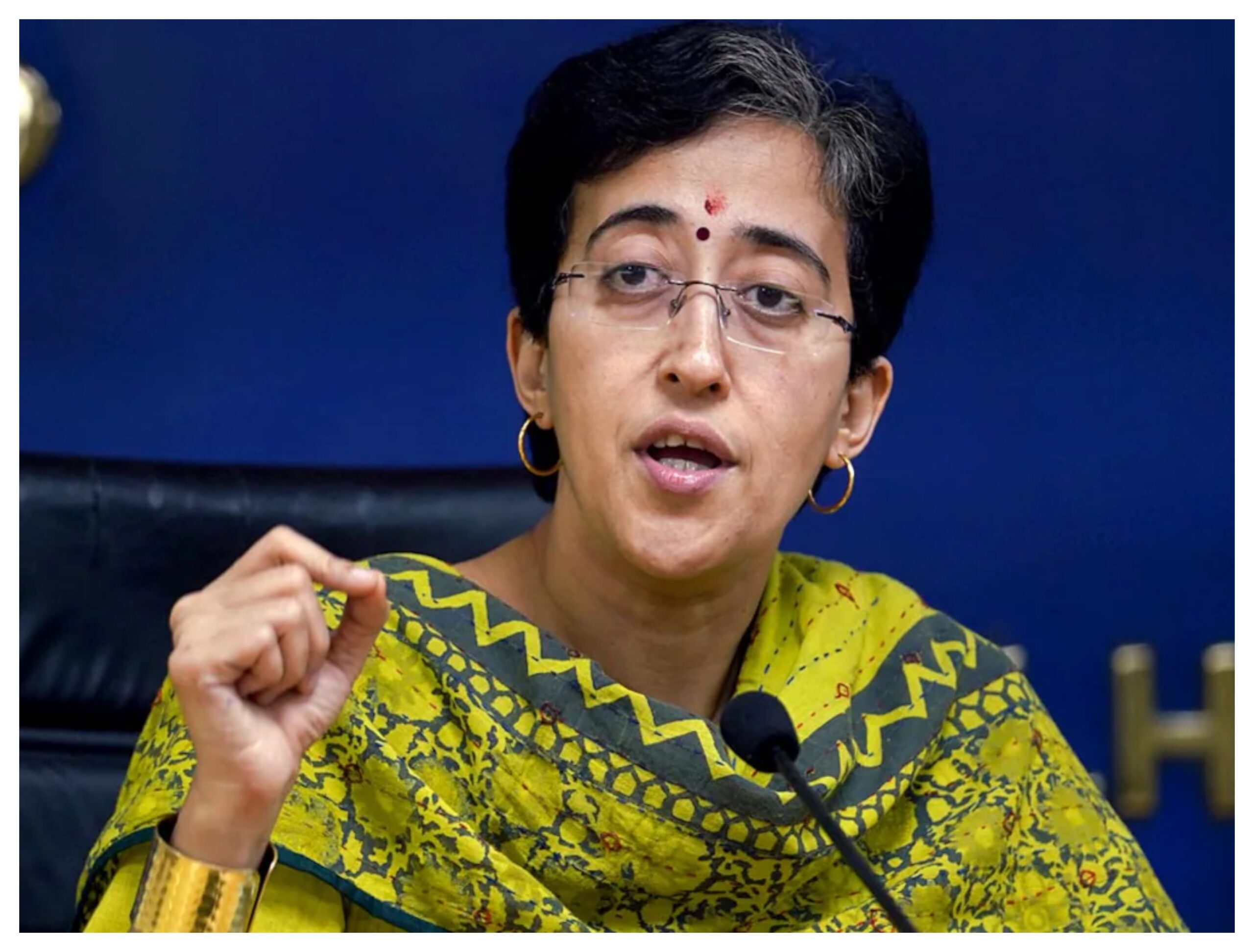 Assembly: Atishi accused the Lieutenant Governor of working like BJP, Marshal of Civil Defense issue in delhi assembly news in hindi