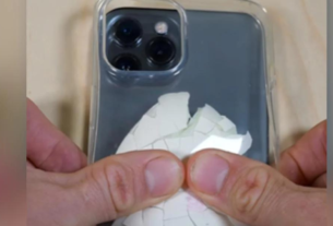 Man crushing egg on apple iphone, jugaad of making mobile cover, iphone, viral video, trending video, jugaad, jugaad video, jugaad viral video, jugaad video viral, viral video of jugaad