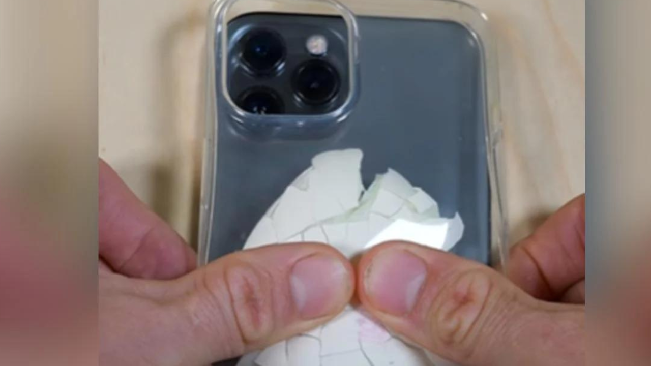 Man crushing egg on apple iphone, jugaad of making mobile cover, iphone, viral video, trending video, jugaad, jugaad video, jugaad viral video, jugaad video viral, viral video of jugaad