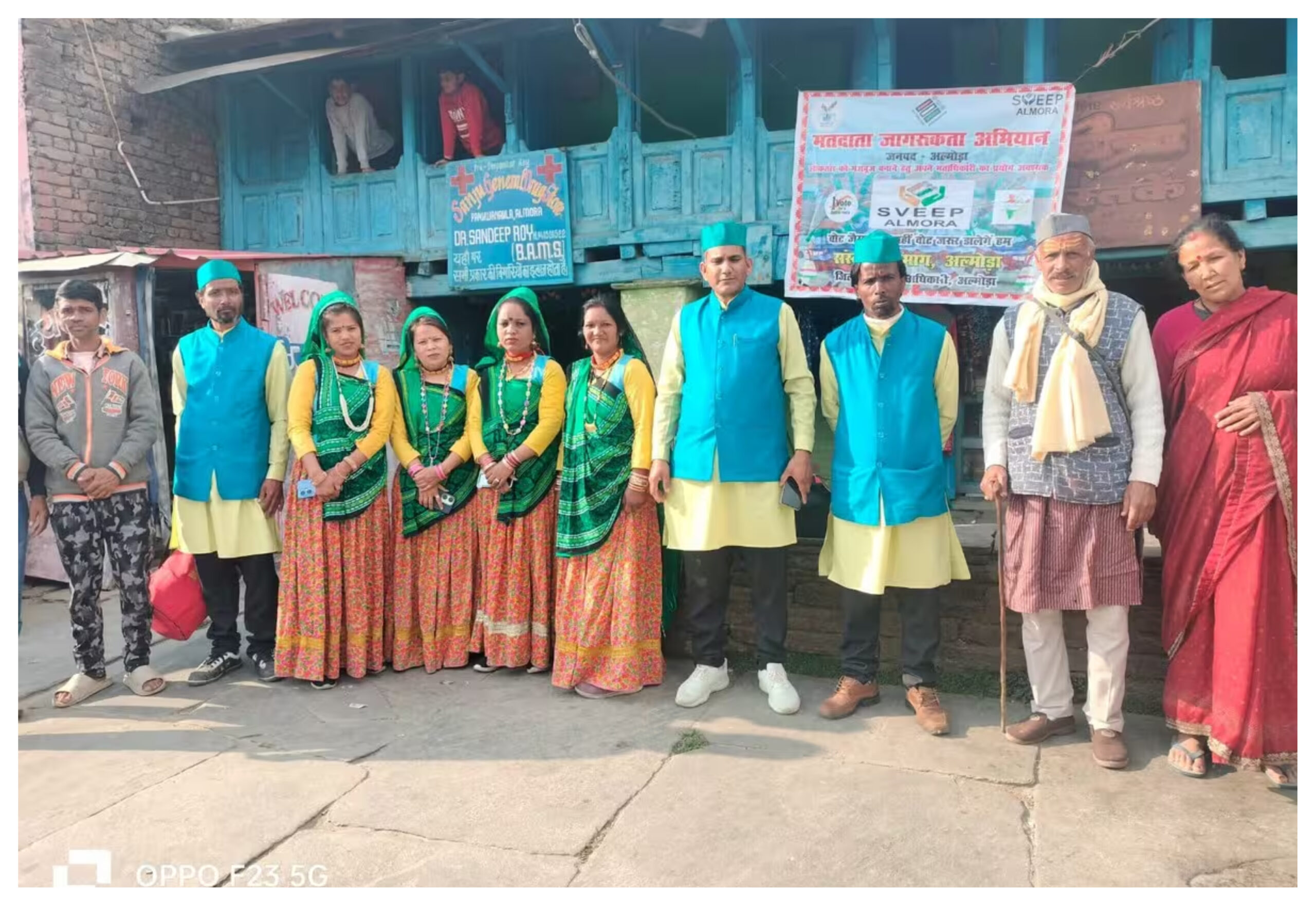 Jammu Kashmir: Street drama performed in Srinagar with the intention of making voters aware, story-artists-made-voters-aware-through-street-plays,Jammu kashmir, loksabha chunav 2024, vote, chunav, Politics news, jammu kashmir news, Shrinagar news in hindi,