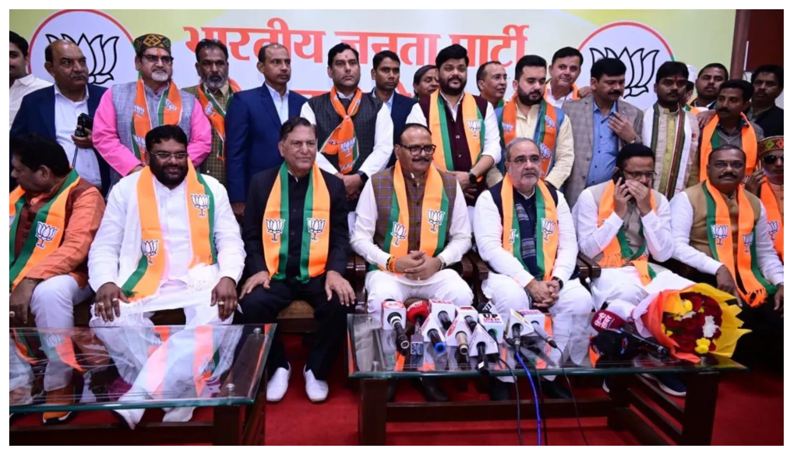 Uttar Pradesh: Many SP and BSP leaders join BJP in Lucknow, Uttar Pradesh news in hindi, Political news in hindi, Bjp, Congress, Aap, Totaltv news in hindi