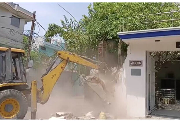 Madhya Pradesh: Big action on Jabalpur scrap warehouse explosion case, bulldozer hits warehouse owner's brother's house
