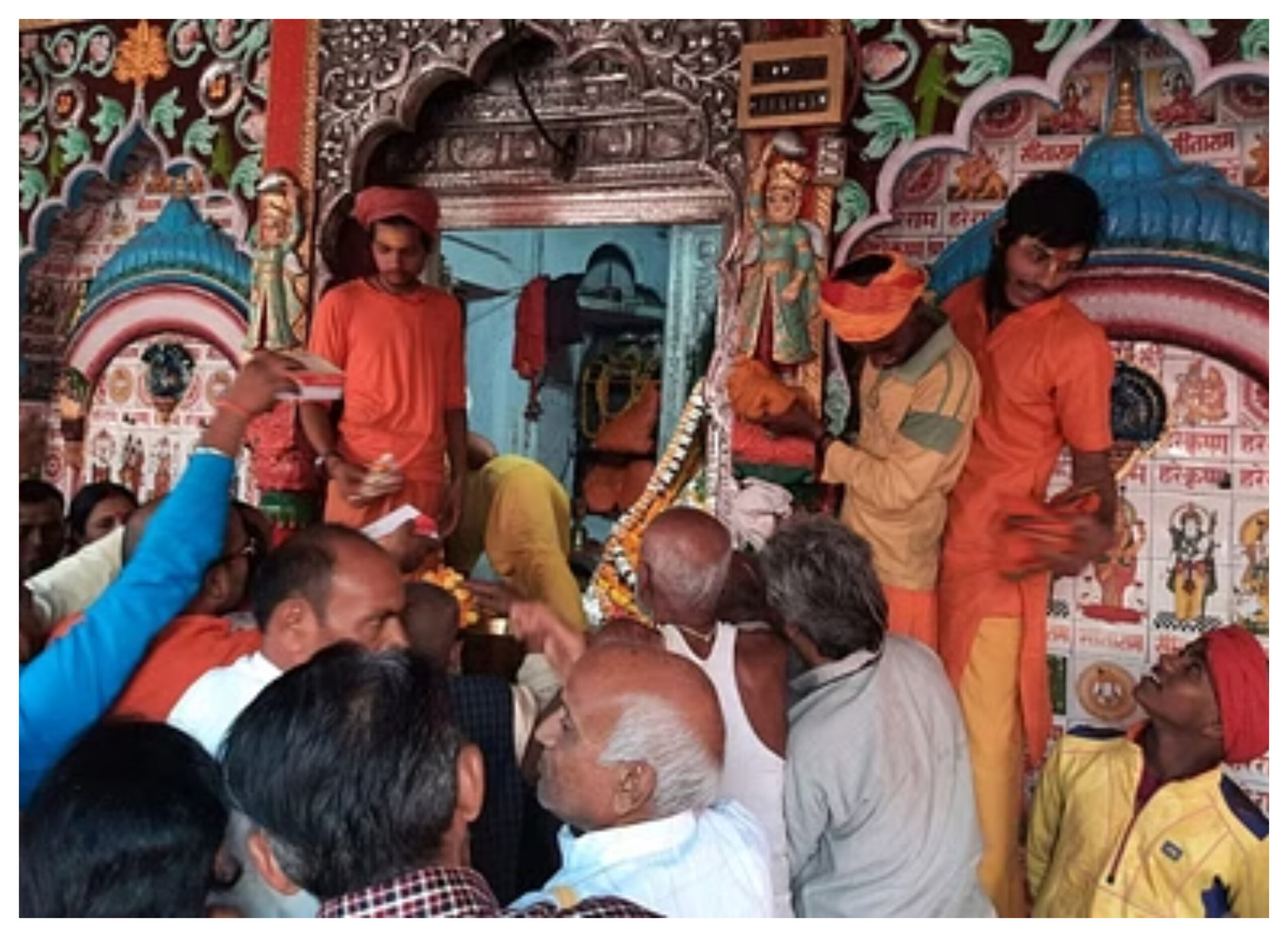 Ayodhya: Crowd of devotees gathered in the ancient Hanuman Garhi temple