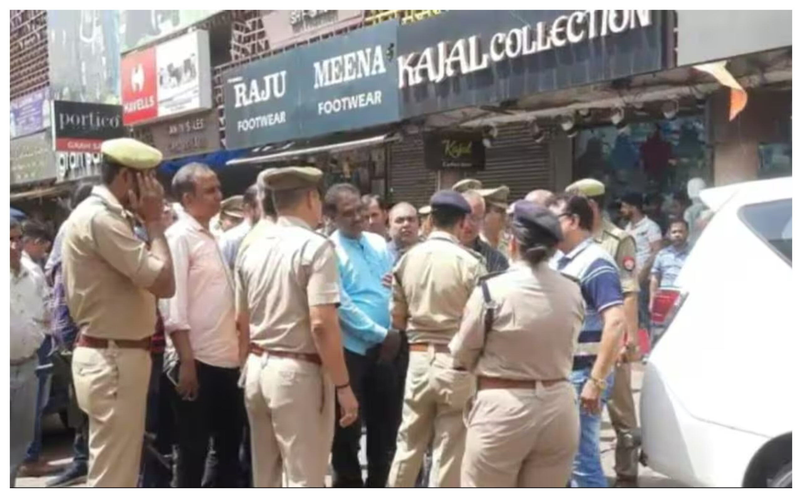 Uttar Pradesh: A minor working at a shop attacked the owner with a knife, condition critical