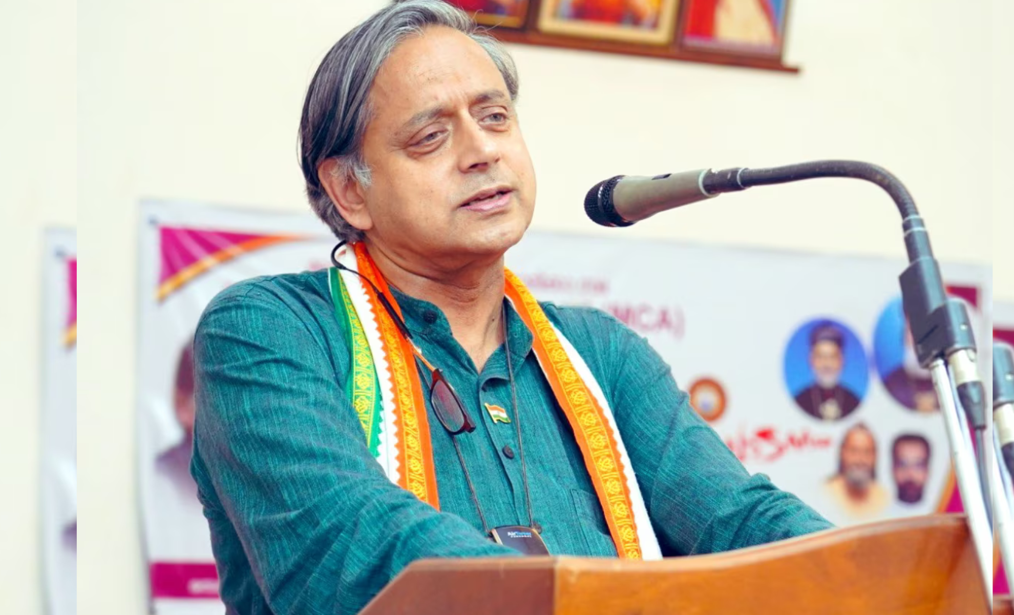  Shashi Tharoor