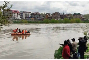 Jammu Kashmir: Two people missing after boat capsizes in Pulwama, search continues,#srinagar, #JammuAndKashmir, #jammu, #river, #LatestNews, #BreakingNews, srinagar-state,boat capsizes in Jhelum, Jhelum river, jammu news, jammu latest news, two missing in boat capsizes,Jammu and Kashmir news-youtube-amazon-twitter-totaltv live, total news in hindi