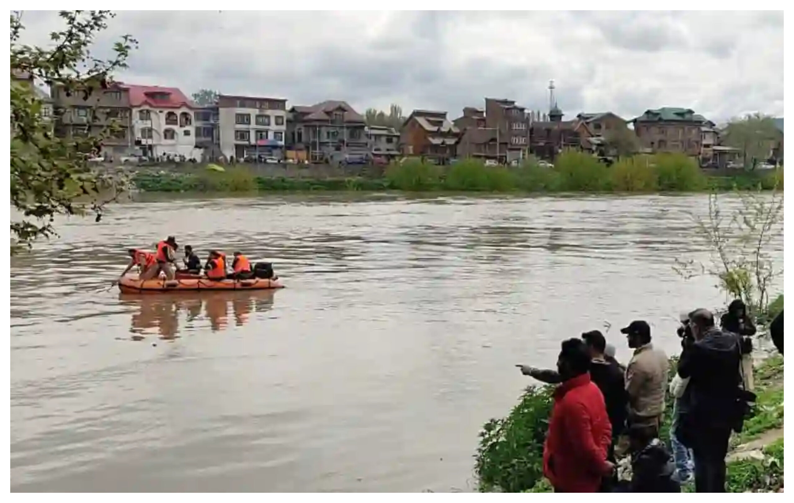 Jammu Kashmir: Two people missing after boat capsizes in Pulwama, search continues,#srinagar, #JammuAndKashmir, #jammu, #river, #LatestNews, #BreakingNews, srinagar-state,boat capsizes in Jhelum, Jhelum river, jammu news, jammu latest news, two missing in boat capsizes,Jammu and Kashmir news-youtube-amazon-twitter-totaltv live, total news in hindi