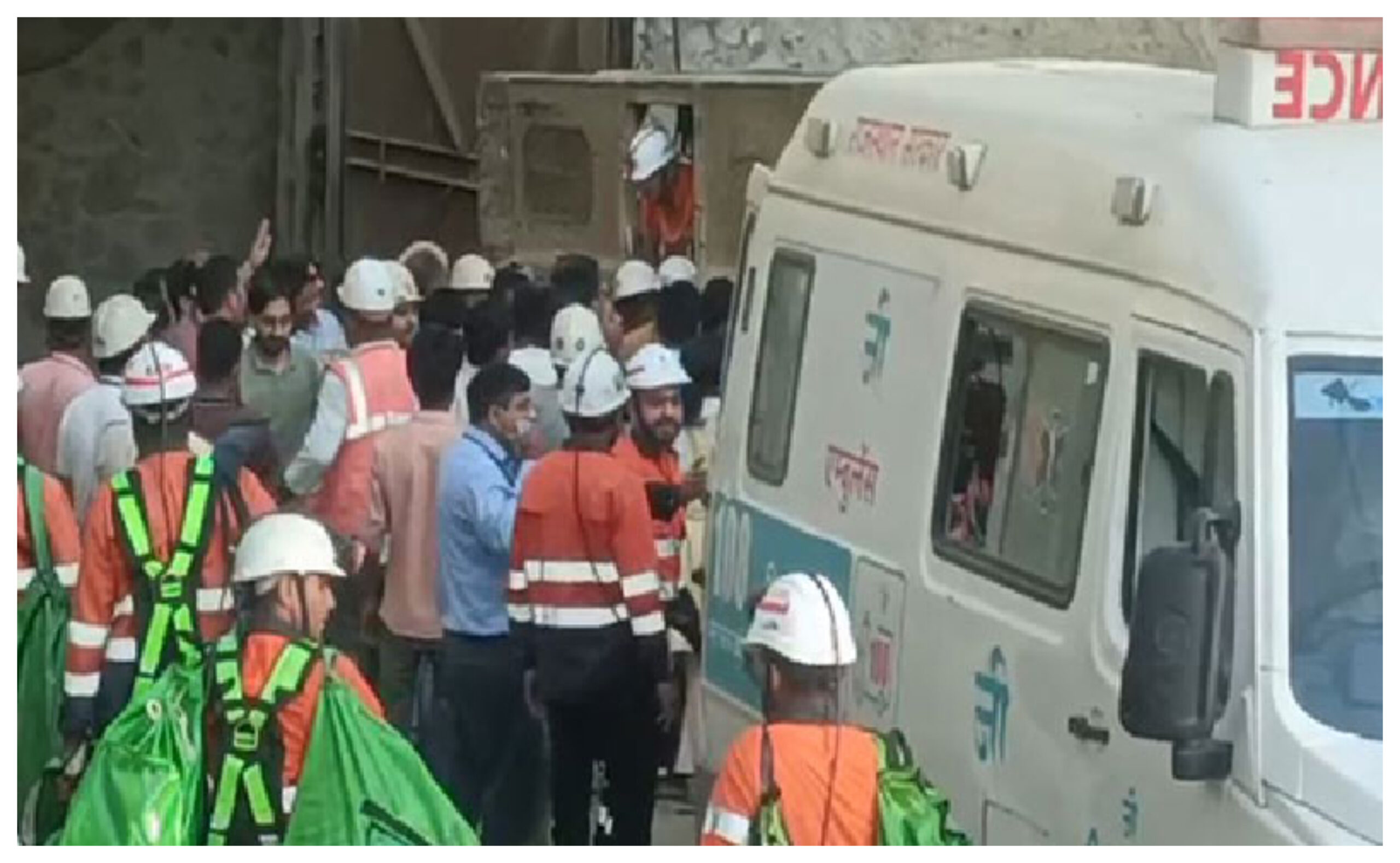 Jhunjhunu: 10 officers taken out from the mine lift, rescue operation continues, #rajasthan, #kolihan, #accident, #copper, #jhunjhunu, #bignews, #BreakingNews, #police, #rescue #RescueOperation,Rajasthan Lift Accident, Kolihan Lift Accident, Hindustan Copper Limited Lift Update, Vigilance Team Officer Trapped in Lift, Jhunjhunu Lift Accident Update, Big News of Rajasthan-totaltv live, total news in hindi