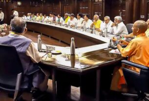 Uttar Pradesh: CM Yogi will preside over the cabinet meeting in Mahakumbh today, will take a dip in Sangam with colleagues, yogi adityanath news, mahakumbh 2025 in prayagraj, mahakumbh mela prayagraj, mahakumbh news, Prayagraj Mahakumbh Mela 2025, preparations for Mahakumbh 2025, yogi cabinet in Mahakumbh, yogi cabinet meeting, BJP Leaders in Prayagraj Kumbh