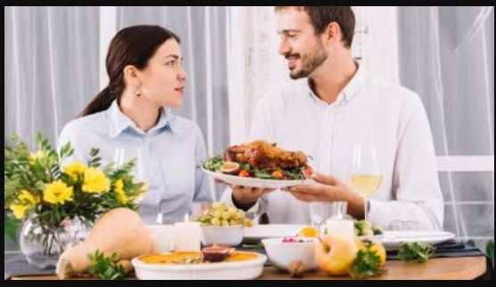 early dinner, early dinner benefits, early dinner health benefits, why you should eat your dinner early, why early dinner is healthy, 5 benefits of early dinner"/>