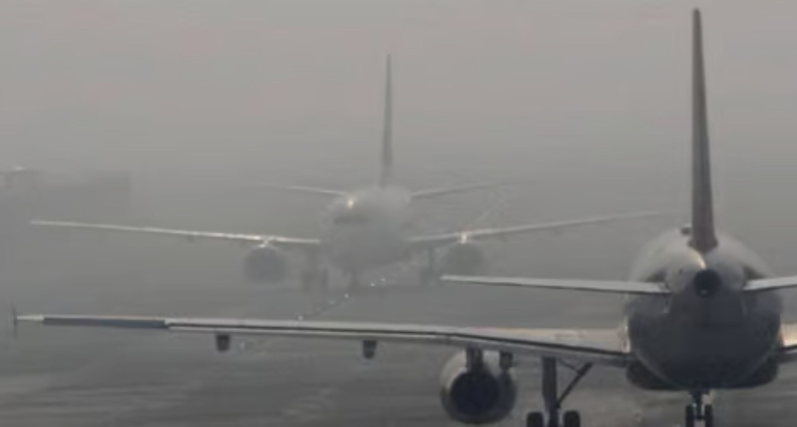 Delhi News: Dense fog outbreak, flight operations affected at airport, Weather, Today's Weather, Weather Information, Rain, Cloud, Dense Fog, Visibility, Train, Flight, Weather, Today's Weather, Weather Information, Rain, Cloud, Dense Fog, Visibility, Train, Flight, Delhi, Delhi fog, Delhi flight delay, flight delay today, Delhi flight cancelled, train delay, Delhi weather, temperature, Uttar Pradesh, Haryana, Punjab