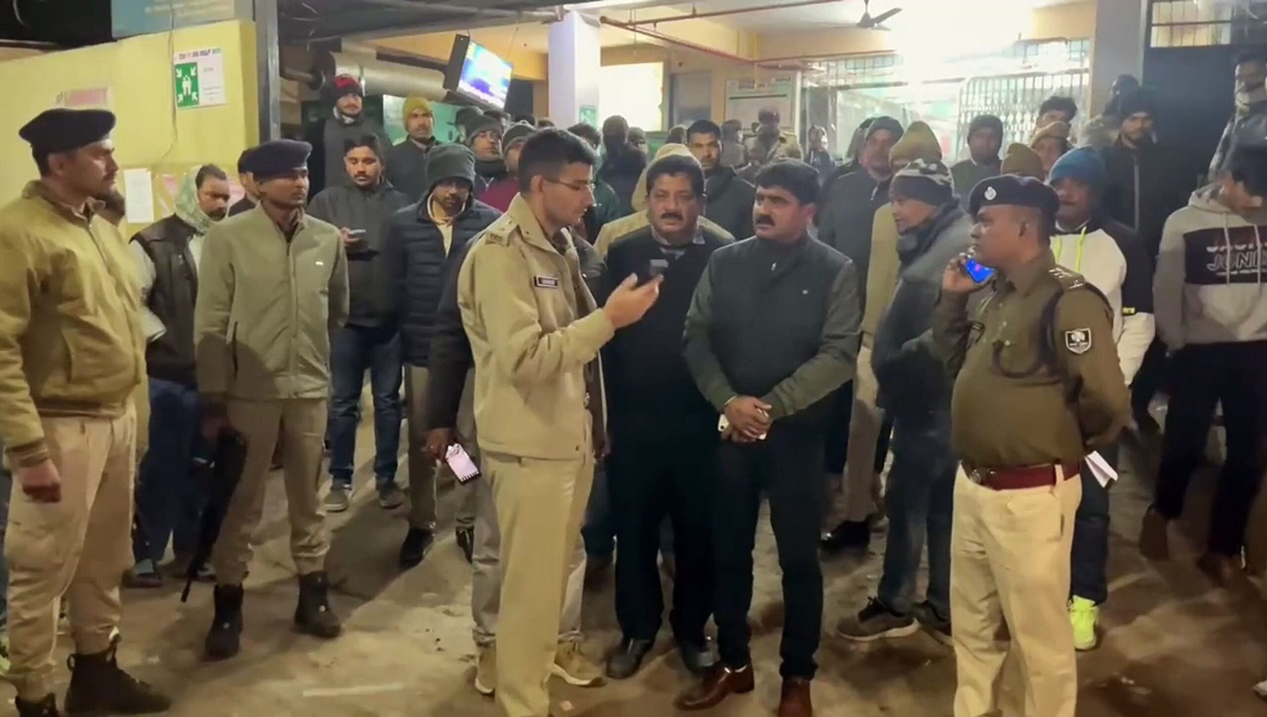 Nalanda News: Director of private school in Nalanda shot by miscreants, police engaged in investigation. Principal shot in Nalanda, Criminals shot Principal in Nalanda, Criminals entered hostel and opened fire in hostel, Principal of private school in Nalanda was shot by criminals.