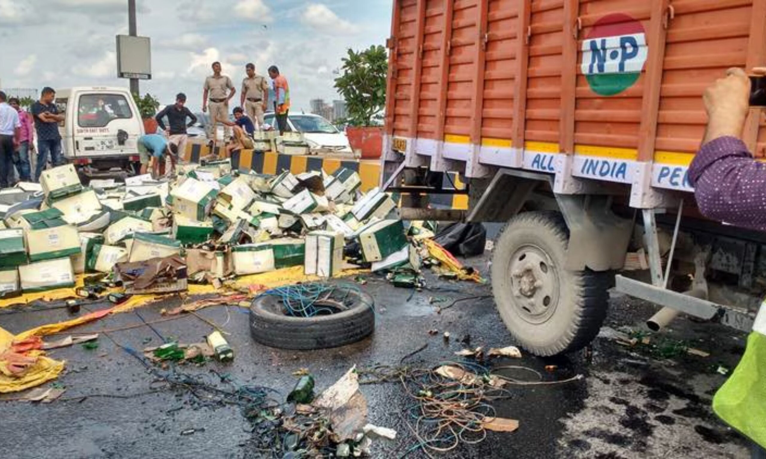 Uttar Pradesh: Trucks collide due to dense fog, 3 dead, 2 injured, UP News, Hathras News, Hathras road accident, death, UP News, Hathras News, Hathras road accident, death