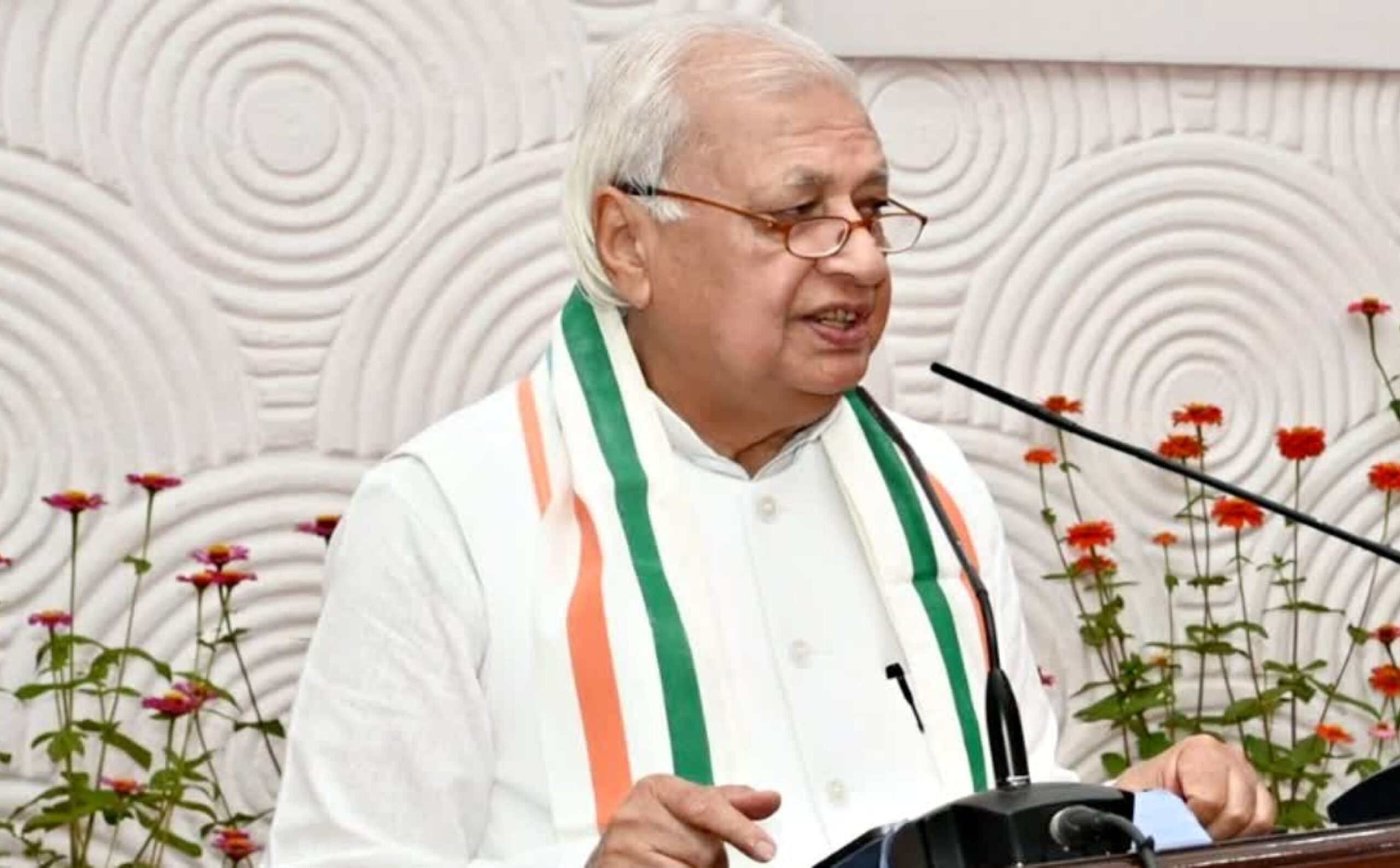 Bihar: Arif Mohammad Khan took oath as Governor, Chief Justice of Patna High Court administered the oath. Bihar, Arif Mohammad Khan, Nitish Kumar, Arif Mohammad Khan took oath, Bihar Governor Arif Mohammad Khan, Arif Mohammad Khan took oath in Raj Bhawan, Raj Bhawan, Governor Arif Mohammad Khan, governor arif mohammad khan, bihar governor arif mohammad khan, bihar governor, governor, bihar news,