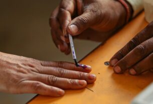 Delhi Election: Senior leaders voted in the elections, used mobile postal ballot. Delhi polls, Manmohan Singhs wife, Murli Manohar Joshi, cast votes, mobile postal ballot, manmohan singh, election, politics, political news in hindi, congress, vote, election commission of india