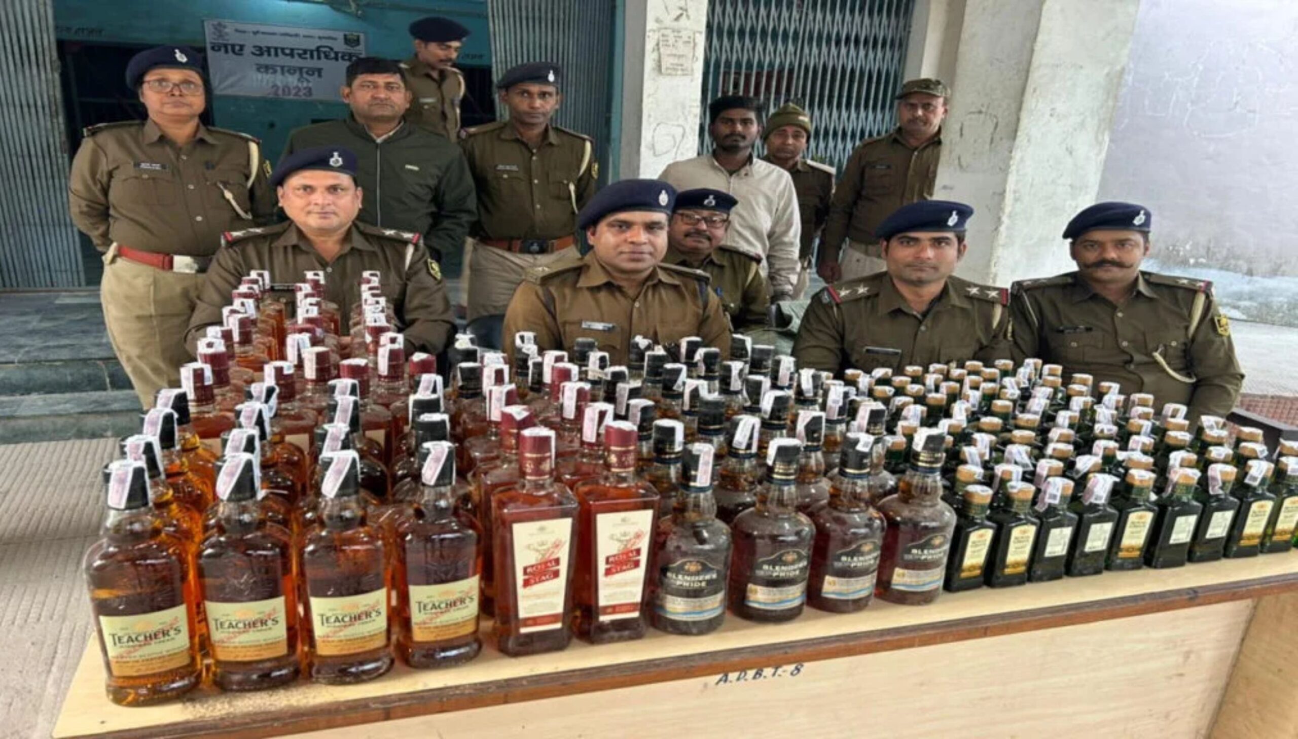 Delhi Crime: Police seized 9000 bottles of liquor, arrested 3 people, new-delhi-city-crime, Delhi Chunav 2025, delhi vidhan sabha chunav 2025, delhi politics, delhi news hindi, delhi police, Police arrested 10 liquor smugglers, recovered 37318 bottles, Delhi Assembly Elections 2025, Delhi Police, ,Delhi news