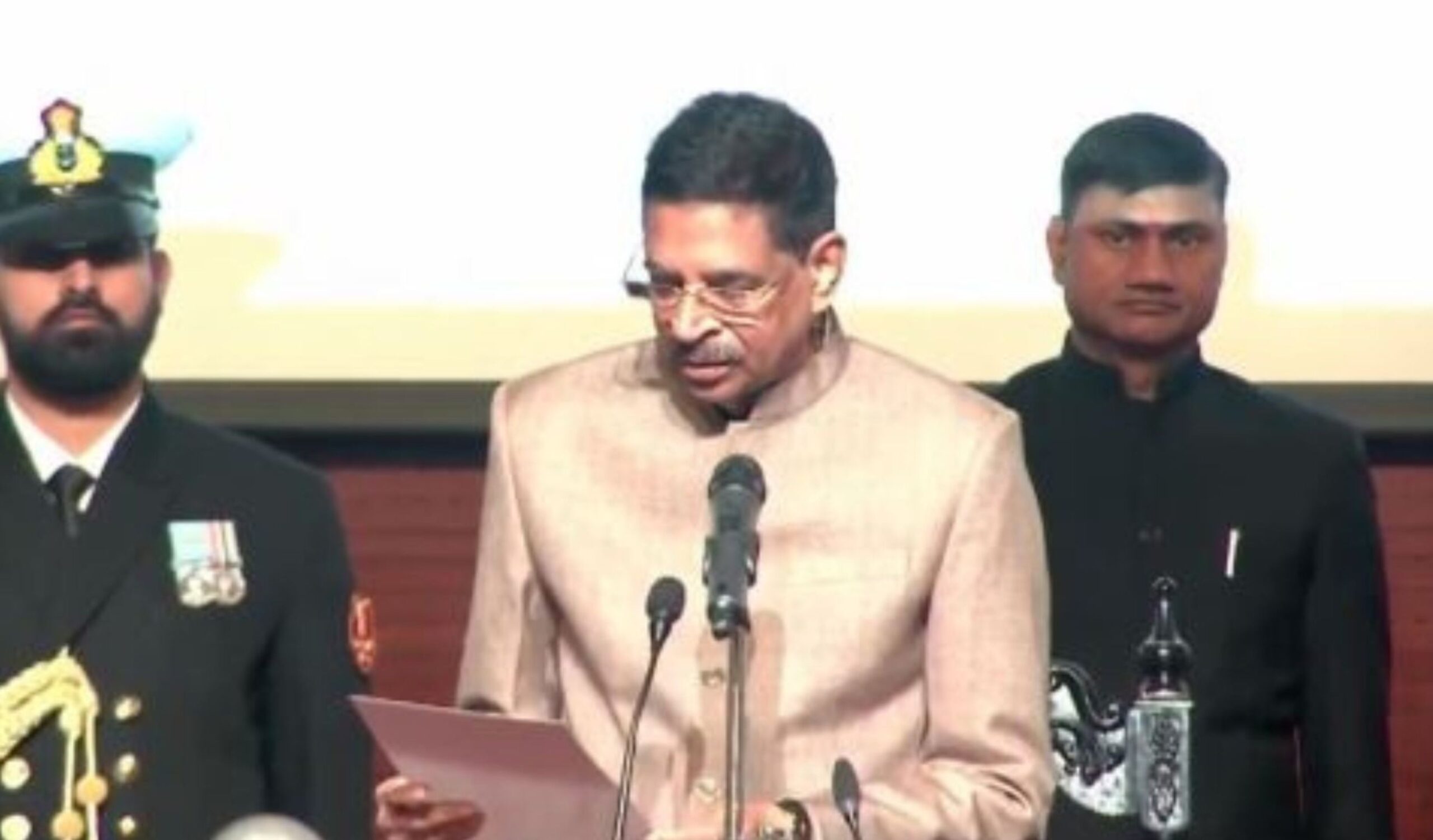 Political News: Hari Babu Kambhampati takes oath as Governor of Odisha, Manipur governor, odisha governor, president droupadi murmu, hari babu kambhampati, ajay kumar bhalla, India News in Hindi, Latest India News Updates