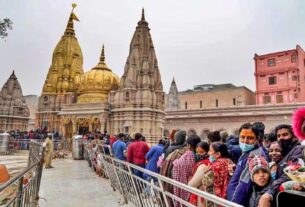 Uttar Pradesh: So far in the new year, more than 15 lakh devotees have visited Kashi Vishwanath Temple in Varanasi. Kashi vishwanath temple, kashi vishwanath, kashi vishwanath corridor, varanasi news, up news, up latest news, hindi news, Varanasi News in Hindi, Latest Varanasi News in Hindi, Varanasi Hindi Samachar, Kashi Vishwanath Temple, Kashi Vishwanath Corridor Varanasi, Varanasi News , Varanasi Kashi Vishwanath Temple,