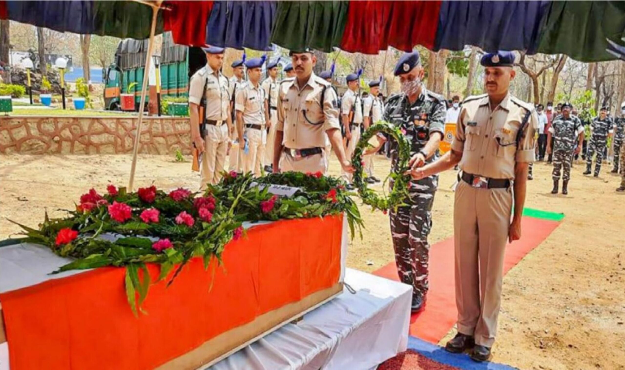 Chhattisgarh Naxal Attack: CM Sai paid tribute to the soldiers martyred in Naxalite attack, slogans of 'Bharat Mata ki Jai' were raised, Dantewada news, dantewada today news, dantewada news today, naxal attack, tribute paid, martyred soldiers, amid sad atmosphere, cm sai consoled, family members, Chhattisgarh News in Hindi, Latest Chhattisgarh News in Hindi, Chhattisgarh Hindi Samachar