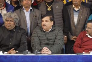delhi-news-valmiki-leader-uday-gill-joins-aam-aadmi-party-along-with-his-supporters, common Aadmi Party, Delhi Assembly, Delhi Assembly Election 2025, Aam Aadmi Party, AAP, SP, Samajwadi Party, Delhi news