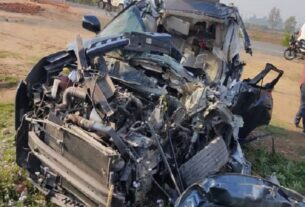 Accident In Lakhimpur Kheri: Horrific road accident in Lakhimpur Kheri, 4 youth died, Horrible accident, road accident news today up, up news in hindi, four people killed, lakhimpur kheri news, up news, car accident, Lakhimpur Kheri News in Hindi, Latest Lakhimpur Kheri News in Hindi, Lakhimpur Kheri Hindi Samachar, Lakhimpur Kheri Accident, car accident, four people killed, Lakhimpur Kheri,