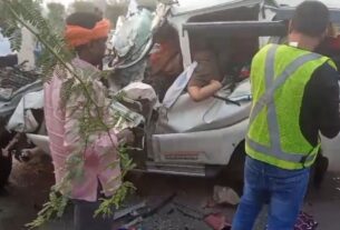 Accident News: Horrific accident on Agra-Lucknow Expressway... 3 killed, 3 injured, Horrific accident on lucknow expressway, horrible accident, lucknow expressway accident, four killed in agra, four killed, up big breaking news, up news, Firozabad News in Hindi, Latest Firozabad News in Hindi, Firozabad Hindi Samachar