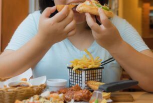 Disadvantages of eating flour: Keep distance from flour today itself, otherwise it may prove costly! Health may be harmed, Maida, Fine Flour, Maida Side Effects, Fine Flour Side Effects, Fine Flour, Maida, Maida Khane Ke Nuksan, side effects of Fine Flour, Maida, disadvantages of eating maida, Samosa side effects, Is samosa good for weight loss, Samosa benefits, 5 harmful effects of samosa, How many samosas should I eat, Can we eat samosa daily, Unhealthy Foods, healthy diet