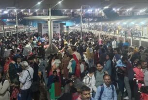 New Delhi Railway Station: After the stampede in New Delhi, huge crowd at Prayagraj Railway Station, stampede in new delhi, stampede at new delhi railway station, new delhi railway station stampede, delhi station stampede, maha kumbh mela, stampede at new delhi railway station, new delhi station, stampede at new delhi railway station, stampede at railway station in delhi